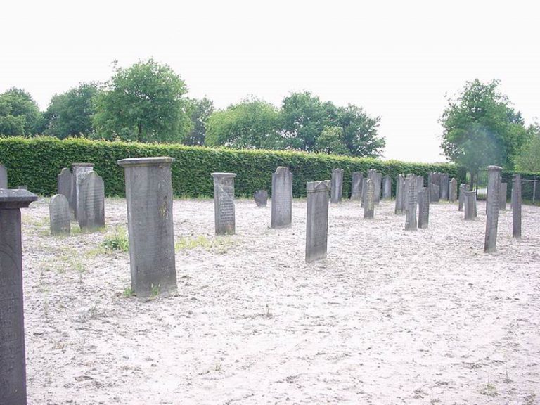 1.669.618 grafmonumenten on-line! bij online-begraafplaatsen.nl